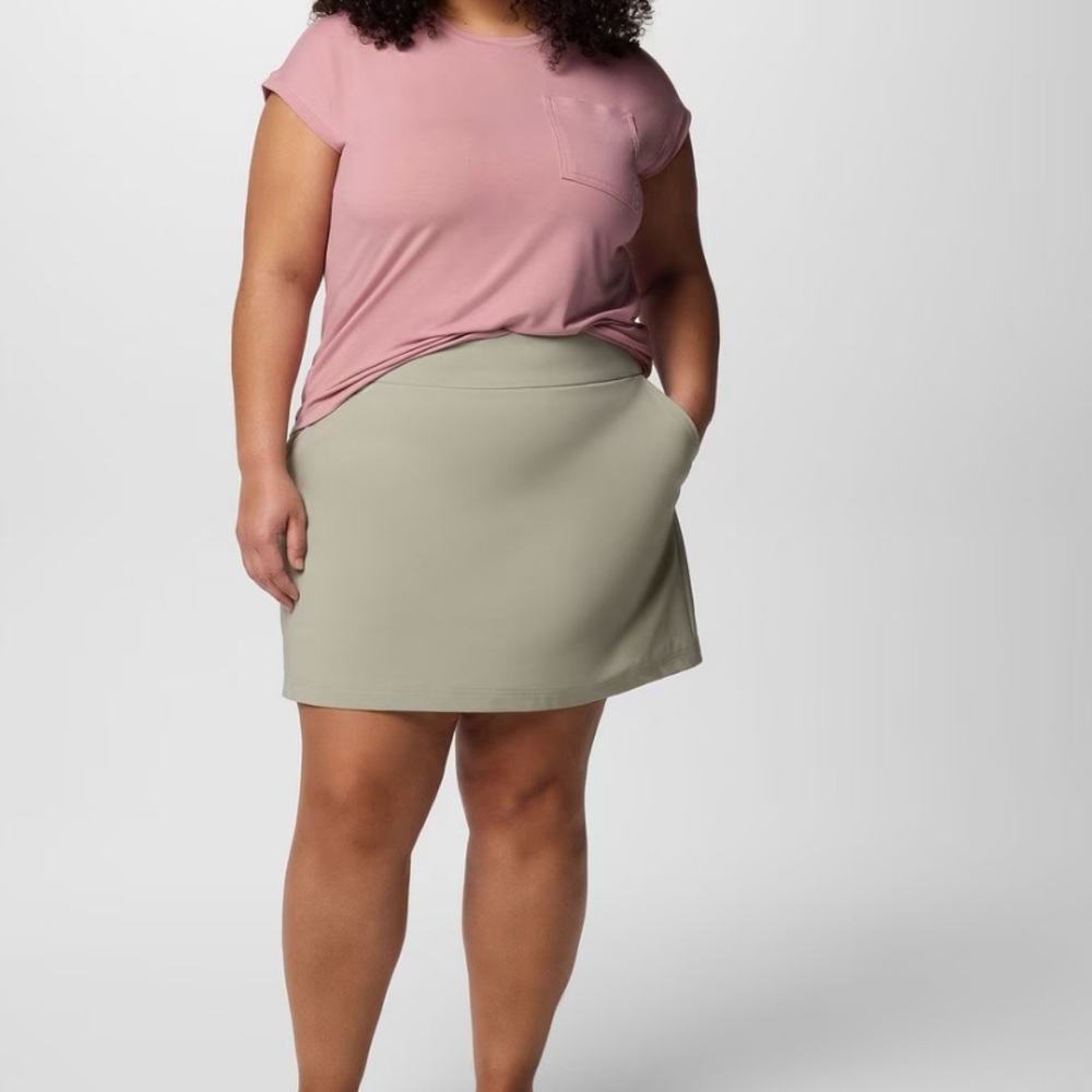 Columbia Women's Beige Skort.  Size XXL